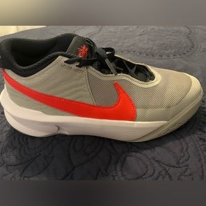 Boys Nike Team Hustle D10 Sneakers